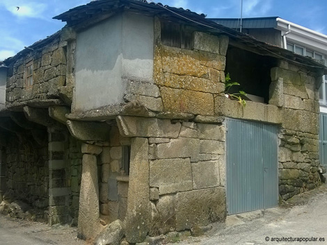 Albergueria, vivienda con mensulas