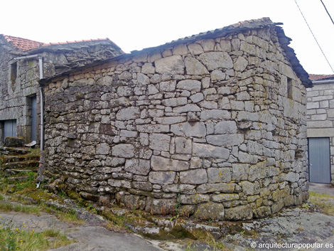 Albergueria, muro curvo