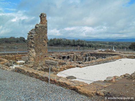 Caparra, termas desde el cardus