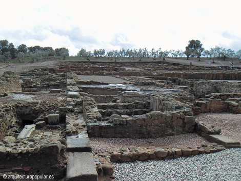 Caparra, termas desde el decumanus