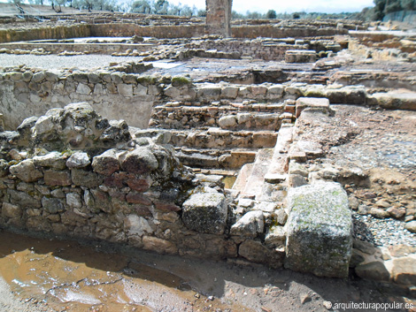 Caparra, termas, detalle