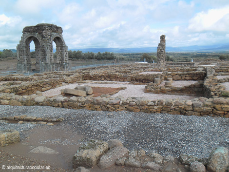 Caparra, peristilo en insulae