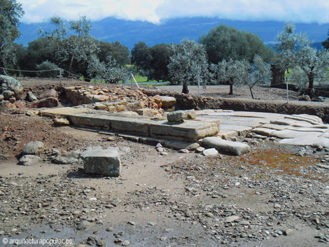 Caparra, puerta sureste, restos de un bastion