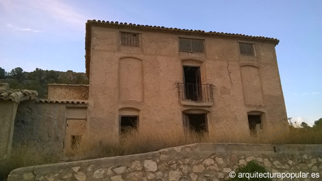 Casa del Monteral. Fachada principal vivienda al sur