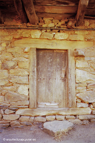 Vivienda Villar del Monte.  Puestra de una hoja