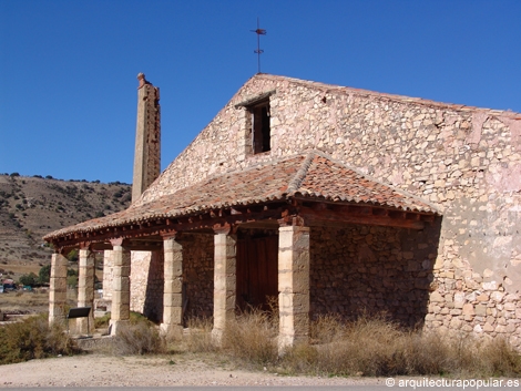 Salinas de Imón, almacén de San Antonio, pórtico de acceso desde el almacén de San José