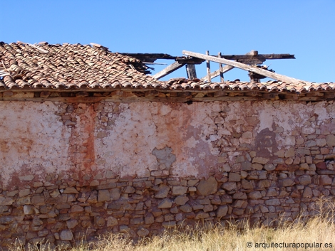 Salinas de Imón, almacén de San Antonio, muro