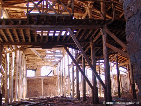 Salinas de Imón, almacén de San José, interior desde entrada principal