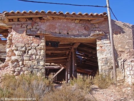 Salinas de Imón, almacén de San José, acceso trasero a nivel de entreplanta