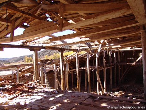 Salinas de Imón, almacén de San José, interior desde entreplanta este